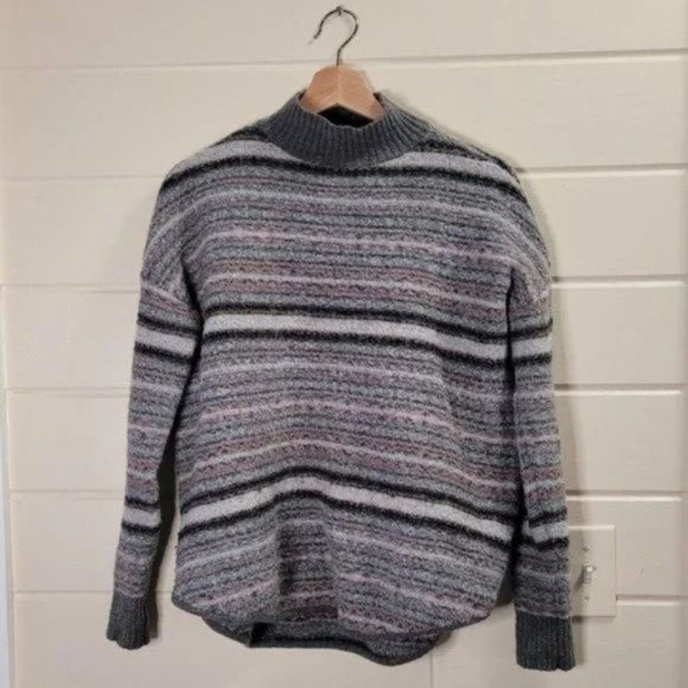 American Eagle Outfitters Mock Neck Oversized grey pink sweater Size S